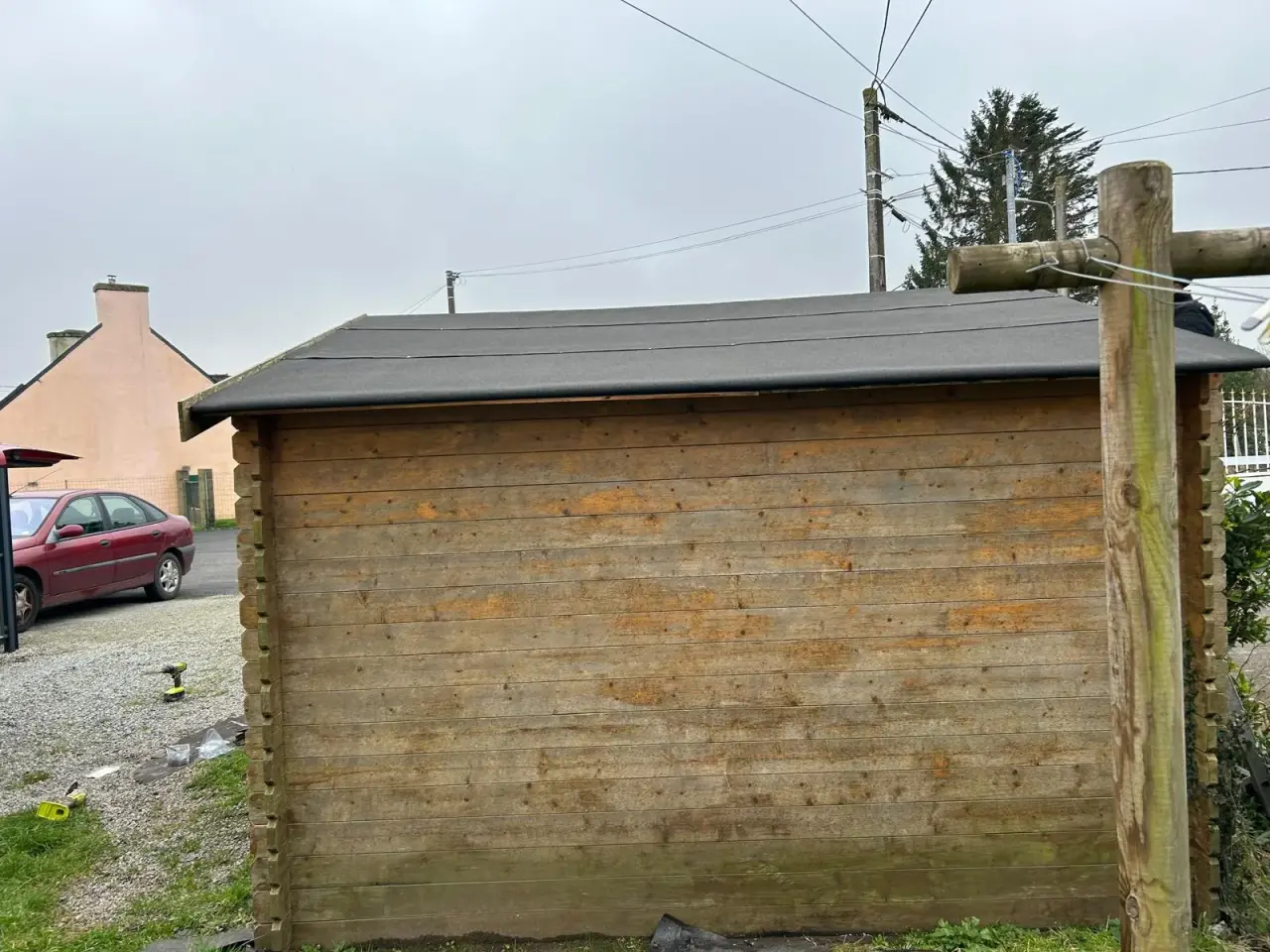 Toit d'abri de jardin avec sa membrane d'étanchéité neuve